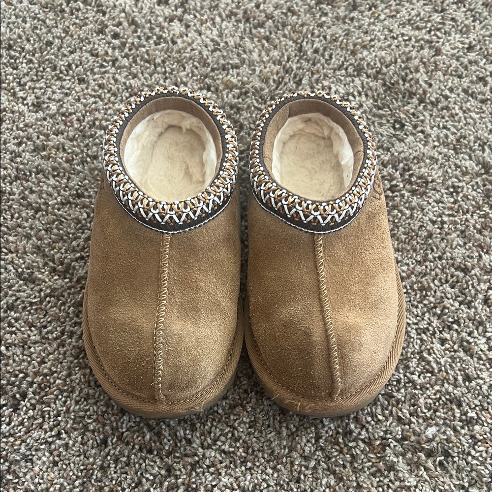 UGG Tasman Slippers, Little kid size 10, color: chestnut
